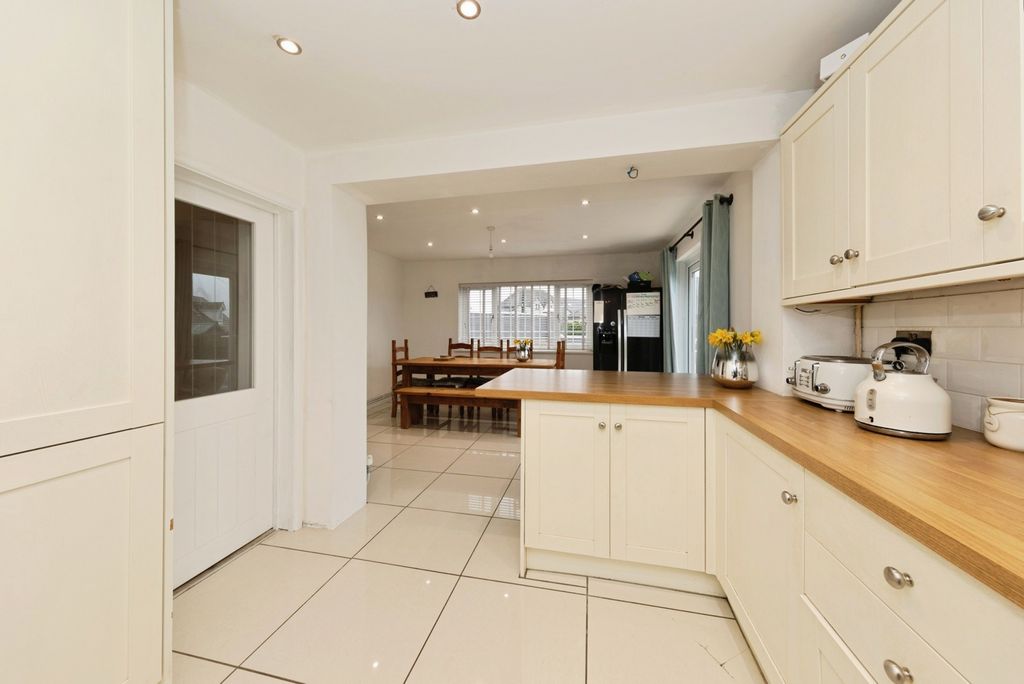 Property photo 3 of 19 Pbox-Img.Jpg