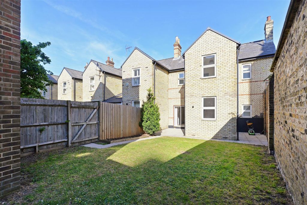 Property photo 3 of 14 Albert-Mews (5).Jpg