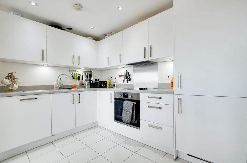 Property photo 3 of 8 Kitchen