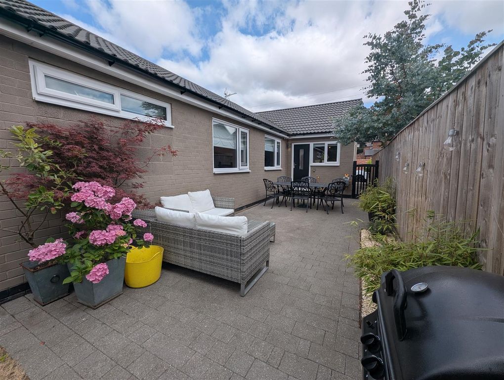 Property photo 1 of 18 Externally