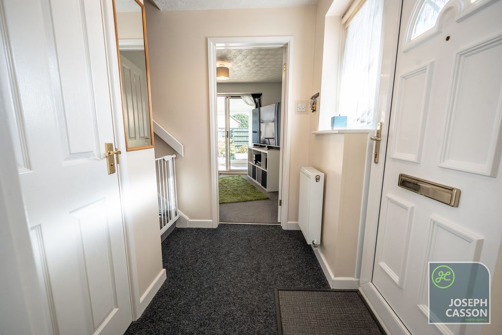 Property photo 2 of 17