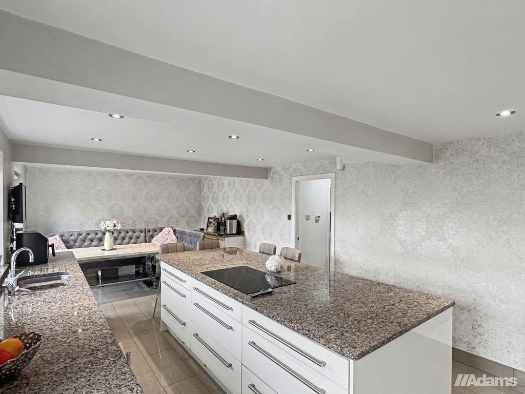 Property photo 3 of 34