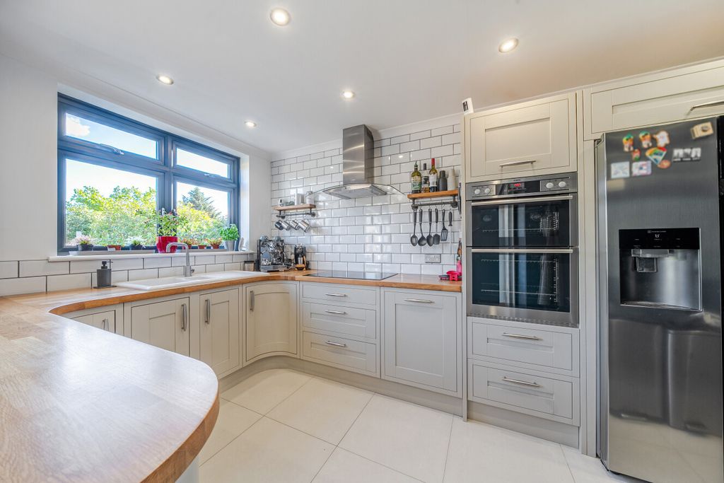 Property photo 3 of 27 1534902-16-6Ace40...