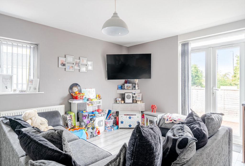 Property photo 2 of 18 1340330-16-68B6E8...