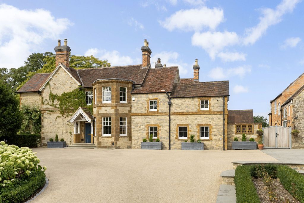 Property photo 2 of 22