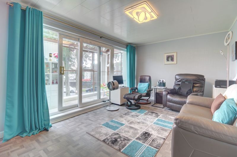 Property photo 2 of 18 Lounge