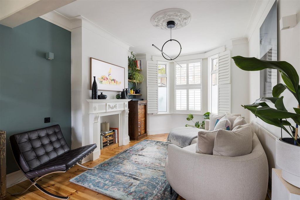 Property photo 2 of 36 Mafeking Avenue E6