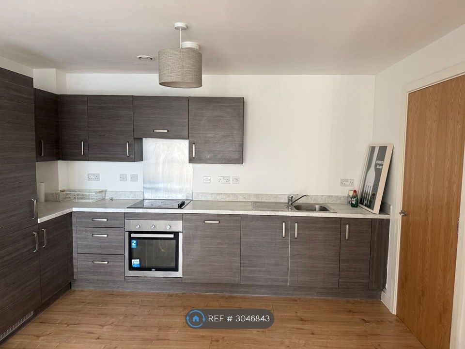 Property photo 3 of 10 Kitchen