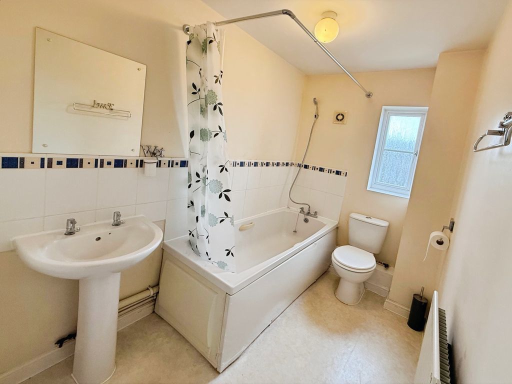 Property photo 2 of 7 Bathroom