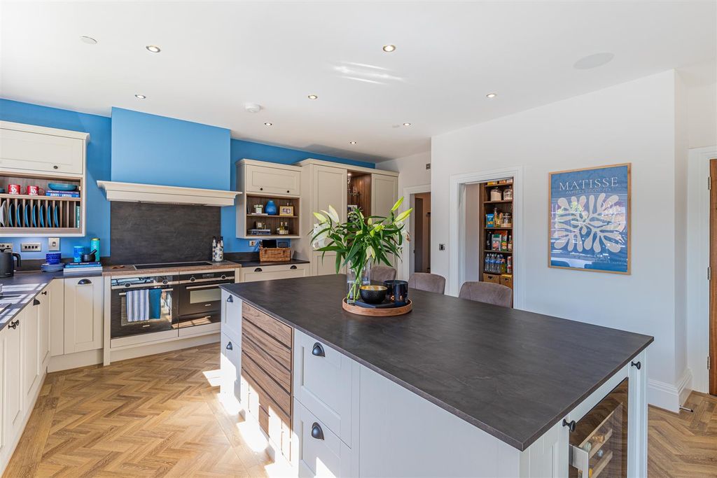 Property photo 3 of 48 Coed Pengham 1-13.Jpg