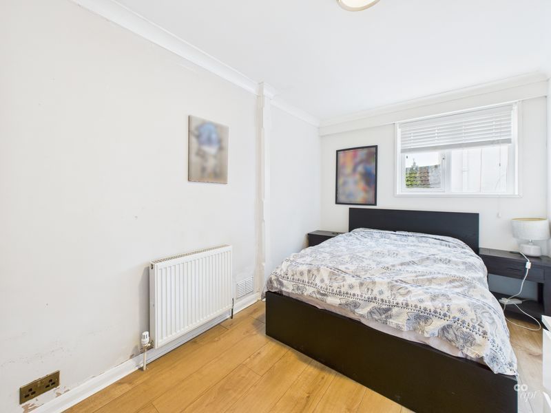 Property photo 3 of 6 Photo 5