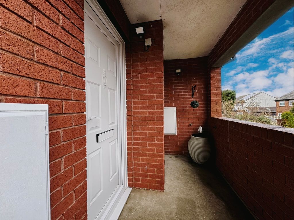 Property photo 1 of 8 External