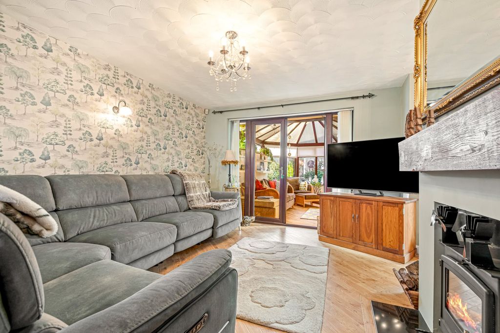 Property photo 3 of 27