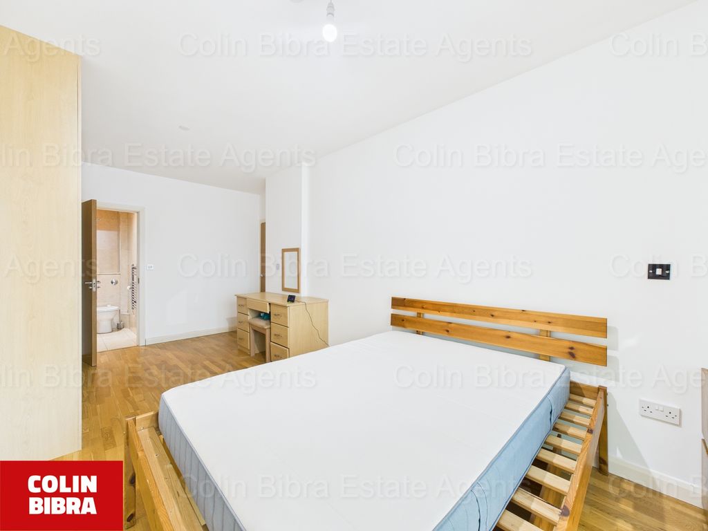 Property photo 3 of 13 Cam04175G0-Pr0069-Still003