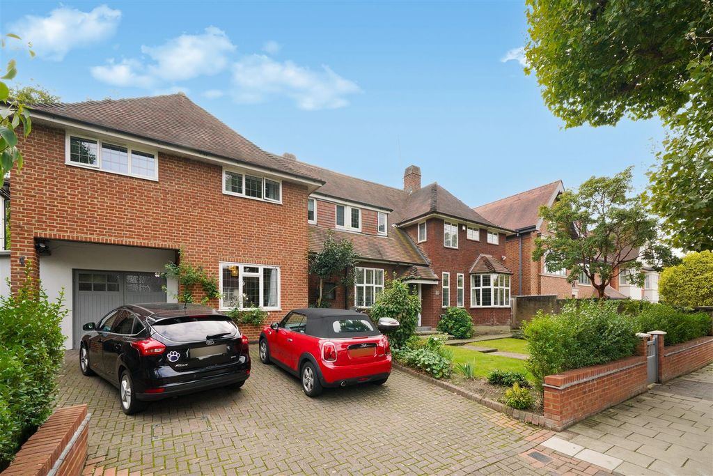 Property photo 1 of 27 Chartfield Avenue