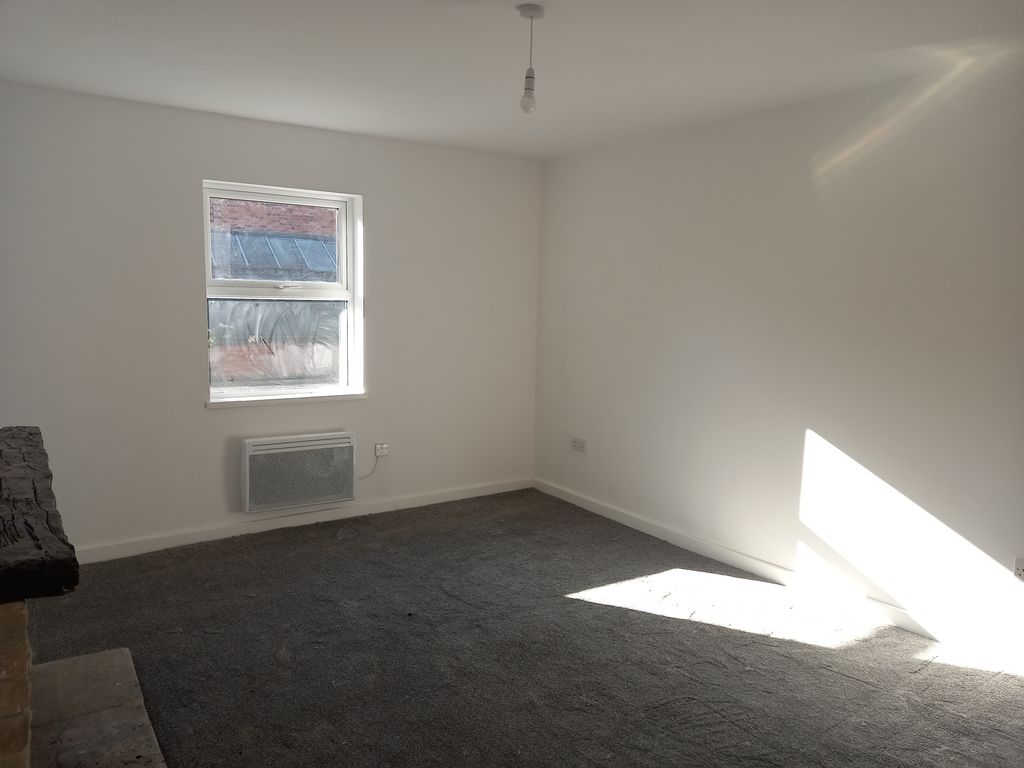 Property photo 3 of 10 Living Room