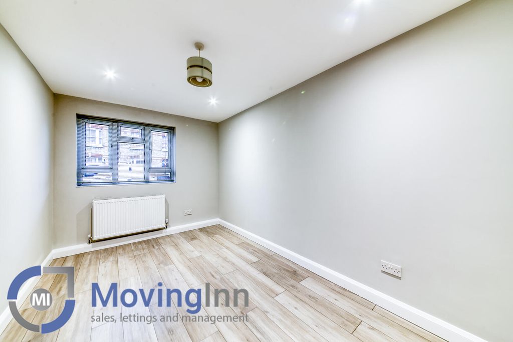 Property photo 2 of 12 Bedroom