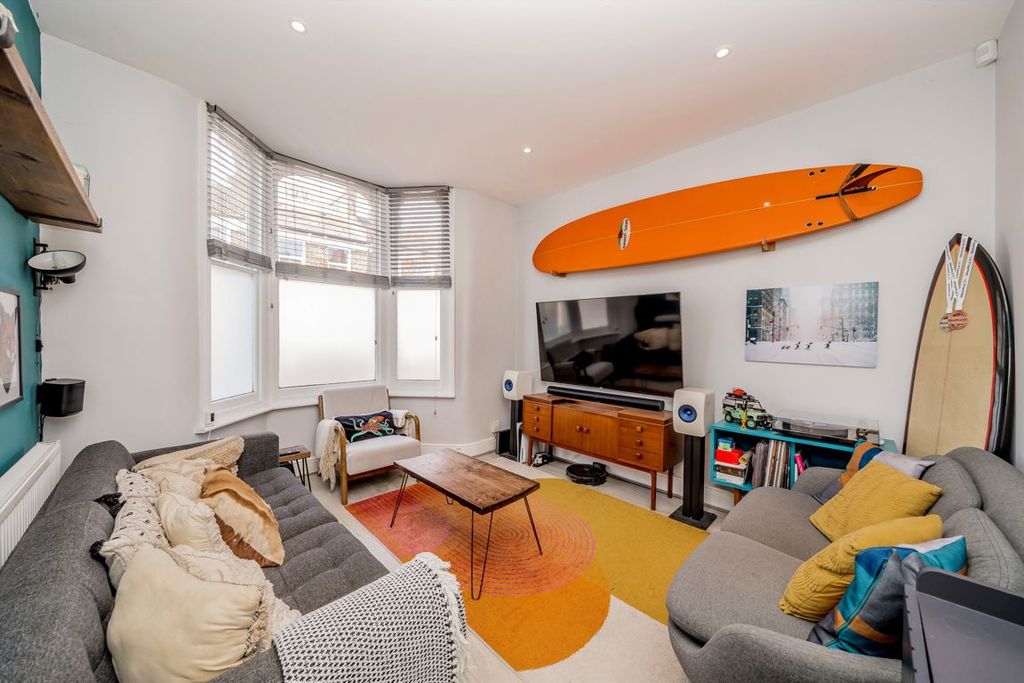 Property photo 3 of 7