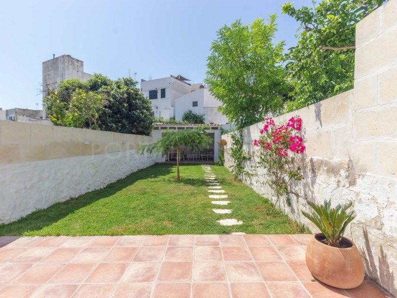 Property photo 2 of 35