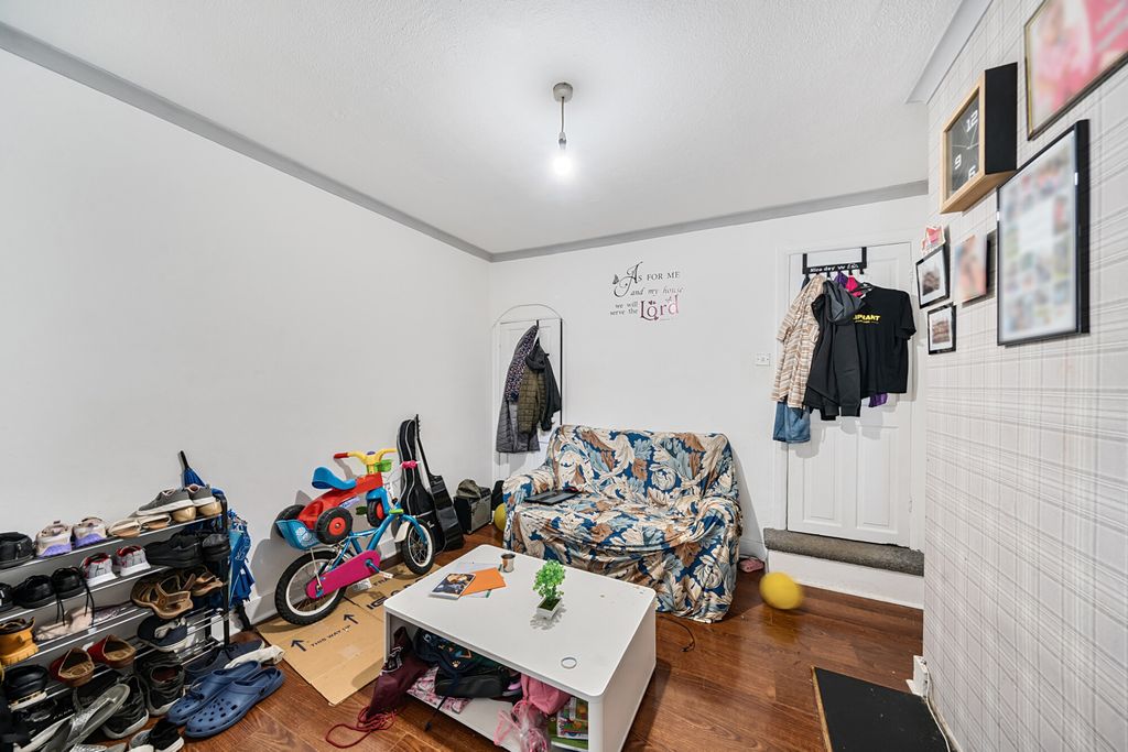 Property photo 3 of 21 1343386-18-68A5d2...