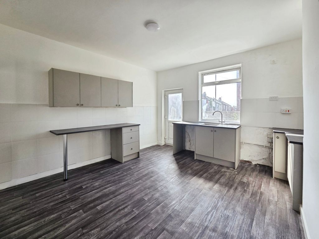 Property photo 3 of 15 29Fc9Fe8-1000079971