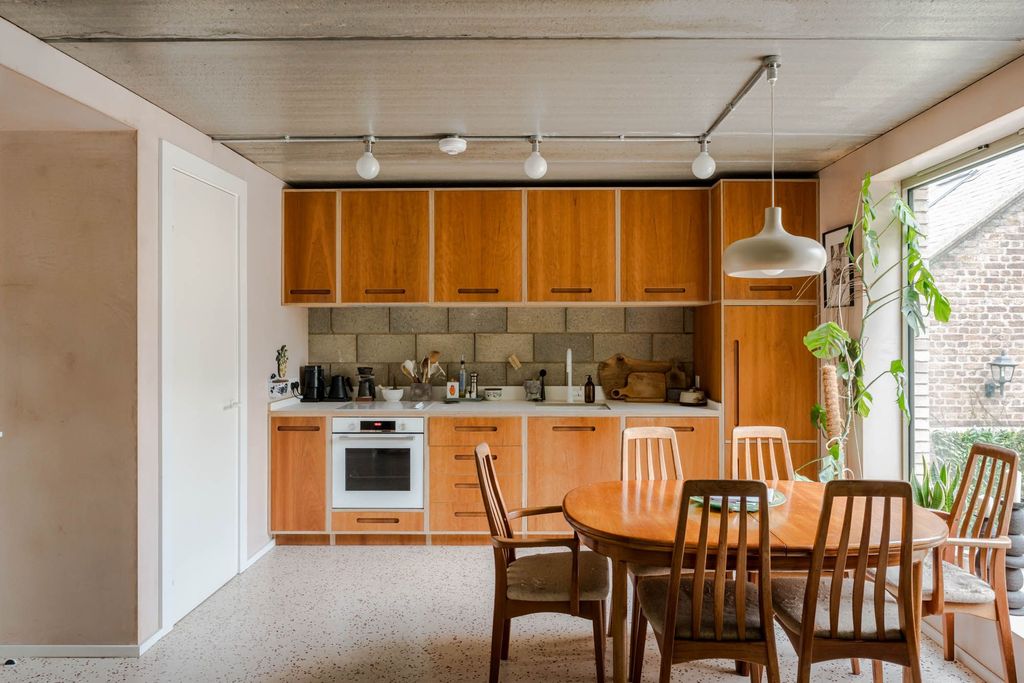 Property photo 2 of 22 Hackney Road, E2