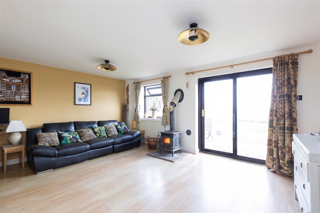 Property photo 2 of 9 Sitting Room