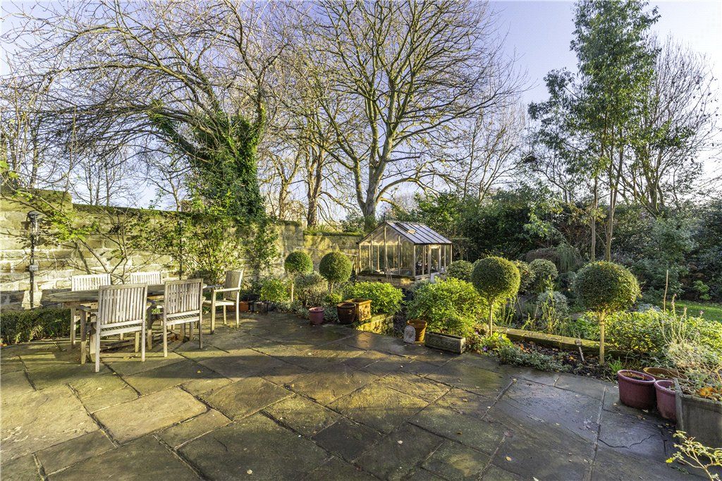 Property photo 3 of 34 Terrace