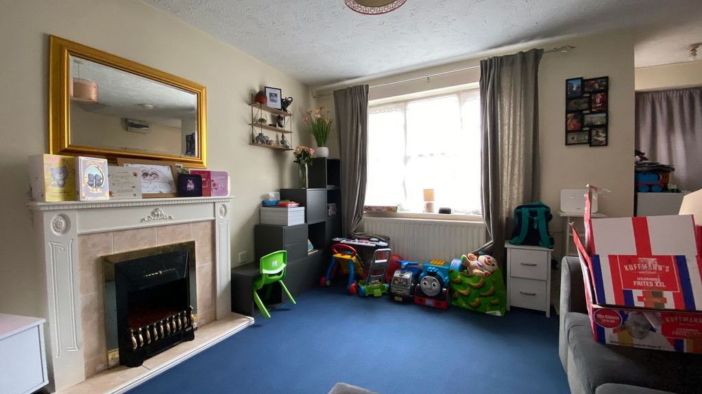 Property photo 3 of 11