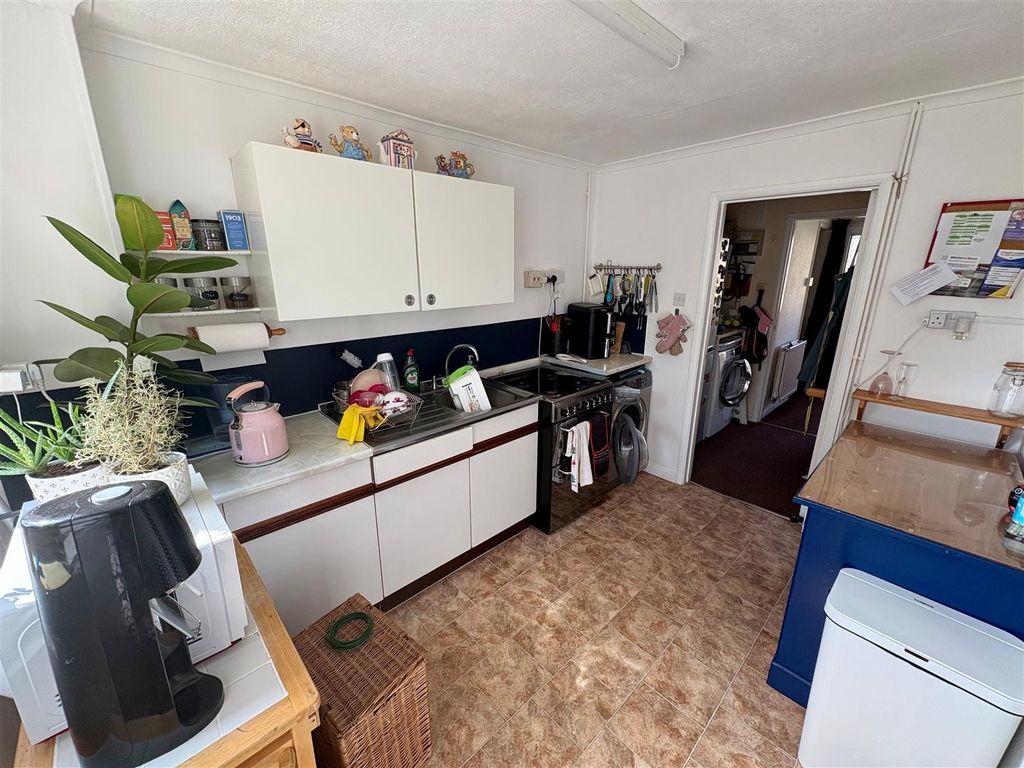 Property photo 2 of 10 Kitchen.Jpg