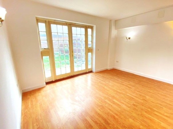 Property photo 3 of 13 Reception 2