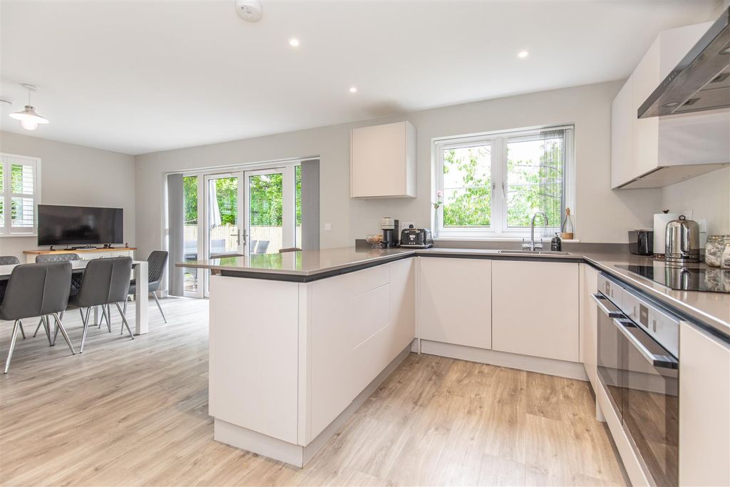 Additional image 16 of 5 bed detached house for saleParkside Close, Heathfield TN21