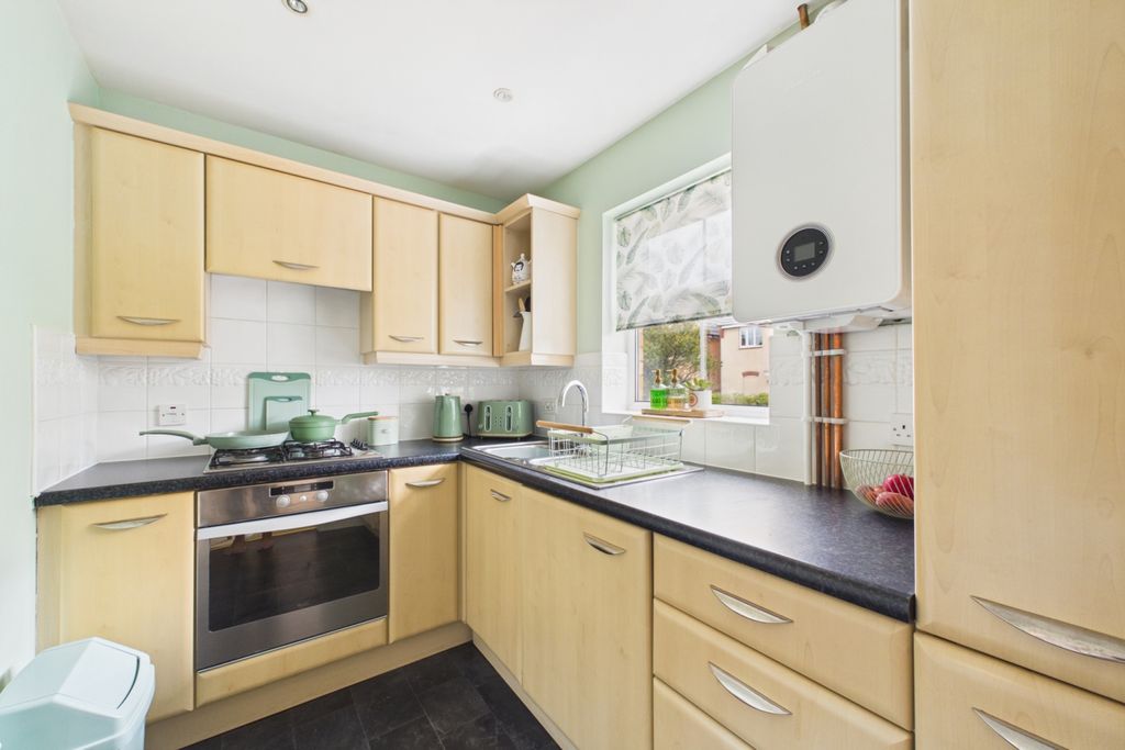 Property photo 3 of 9 Kitchen