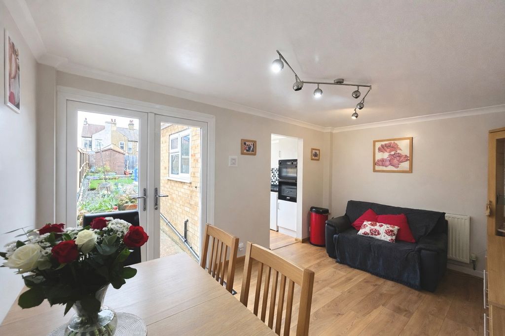 Property photo 2 of 17