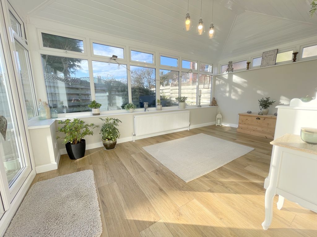 Property photo 2 of 15 Caroline Close