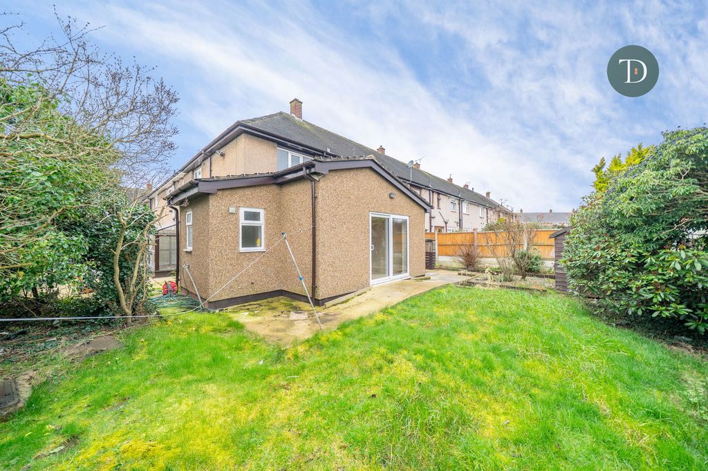 Property photo 2 of 25