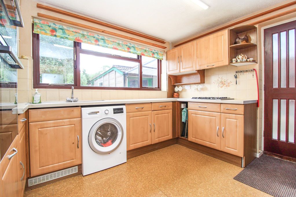 Property photo 2 of 19 Kitchen