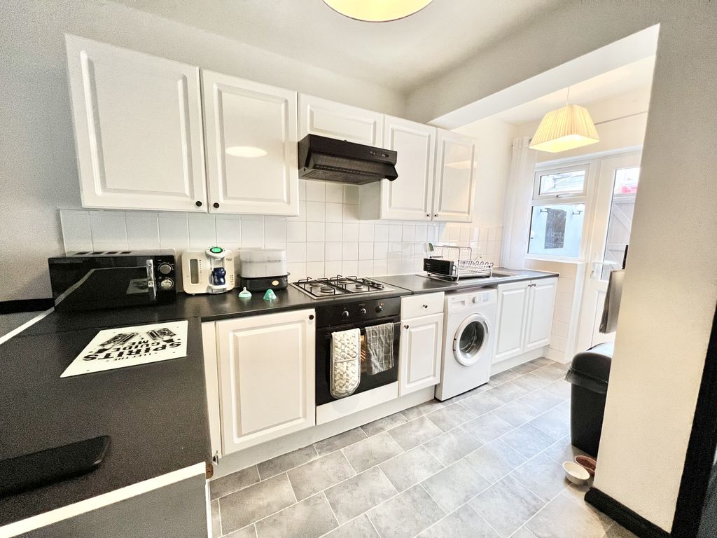 Property photo 2 of 8 Picture 2