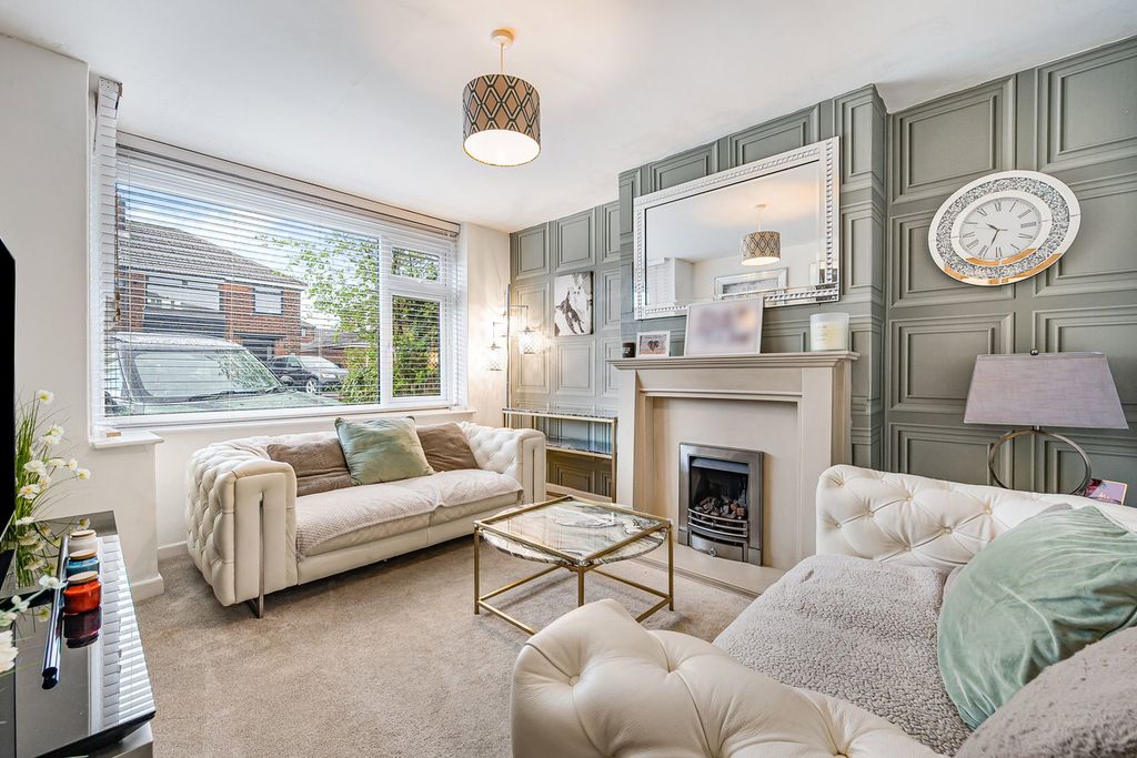 Property photo 2 of 32