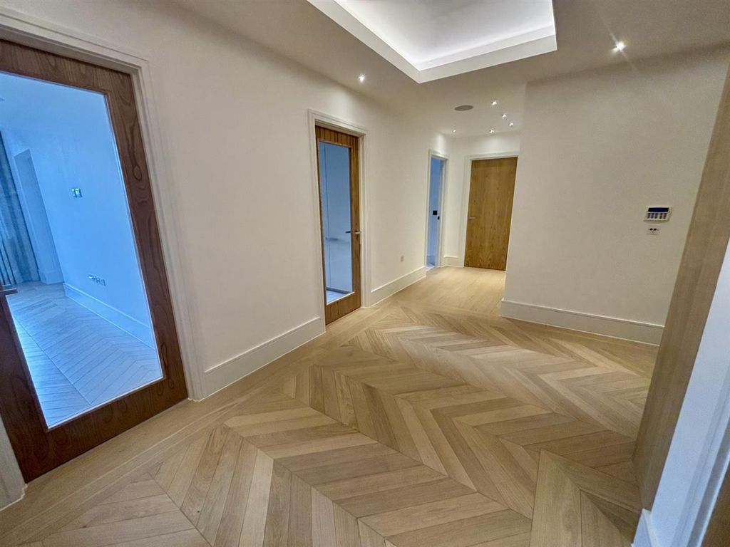 Additional image 8 of 2 bed flat to rent22 Beech Hill, Barnet EN4