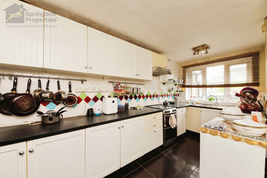 Property photo 3 of 7 Image 2