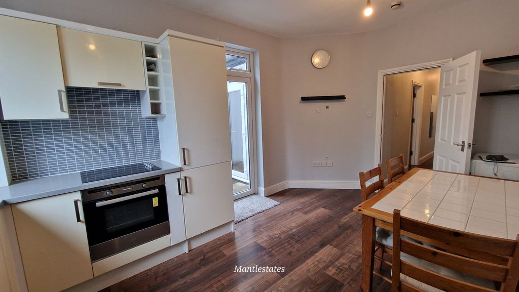 Property photo 2 of 16 Kitchen / Diner
