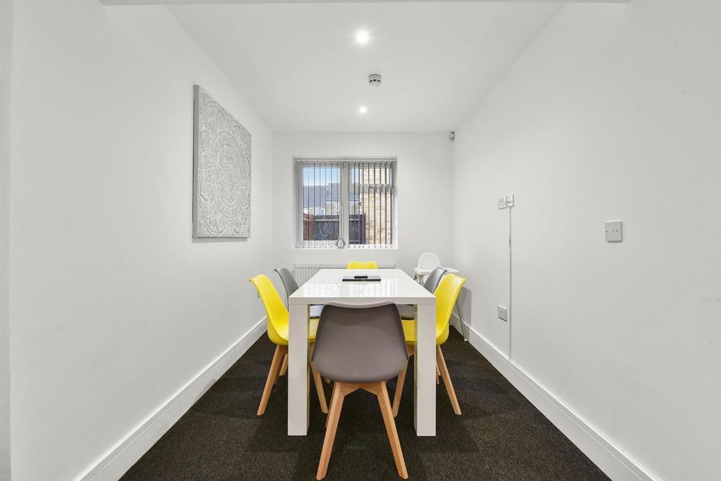 Property photo 3 of 46