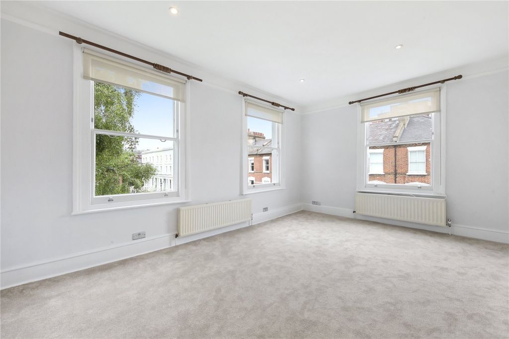 Property photo 3 of 13