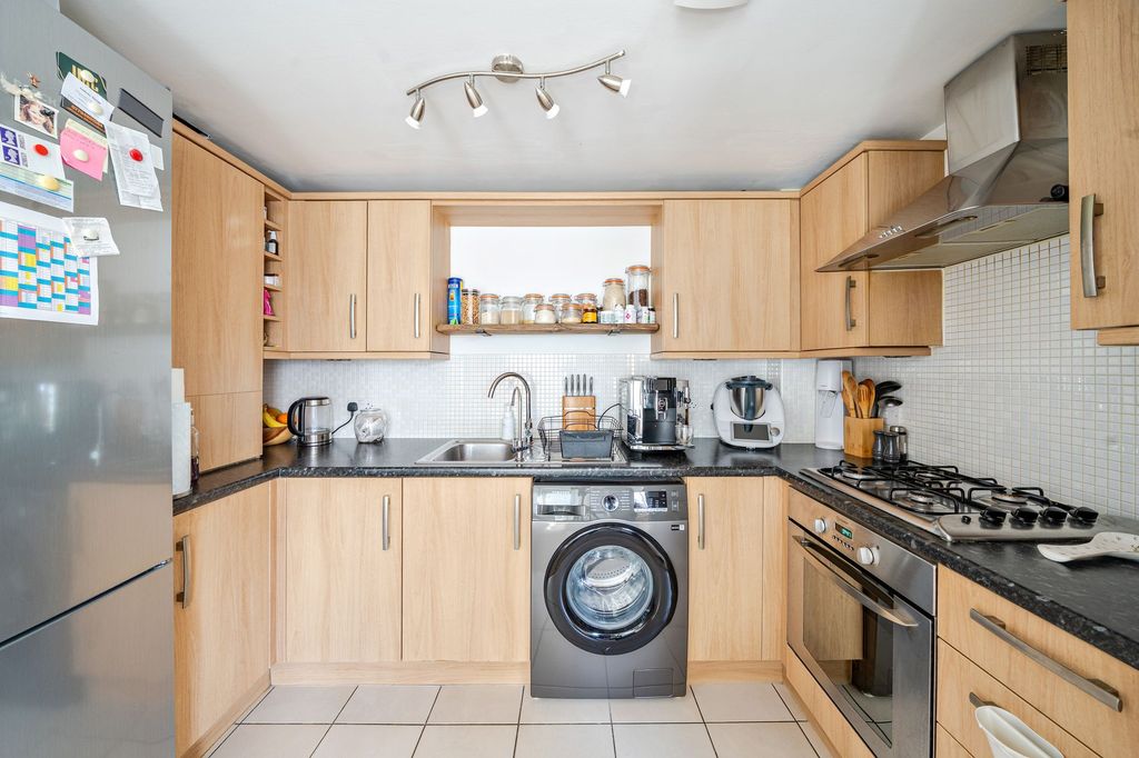 Property photo 3 of 12 Kitchen