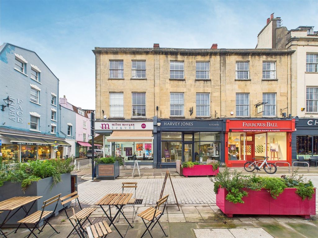 Property photo 1 of 12 3 Bedroom Flat For Rent (1).Png