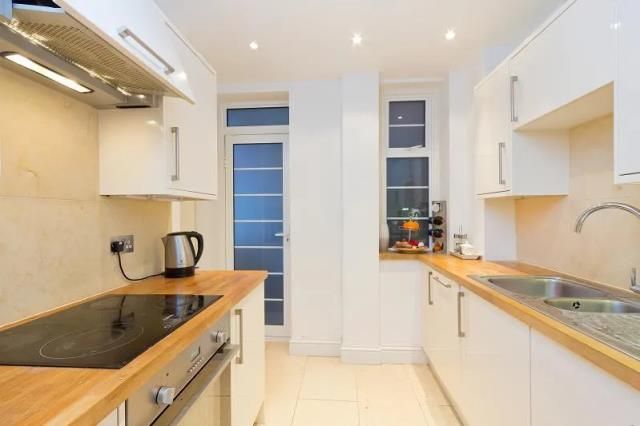 Property photo 2 of 9 Kitchen