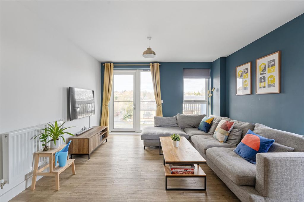 Property photo 1 of 15 Lambourne House-11.Jpg