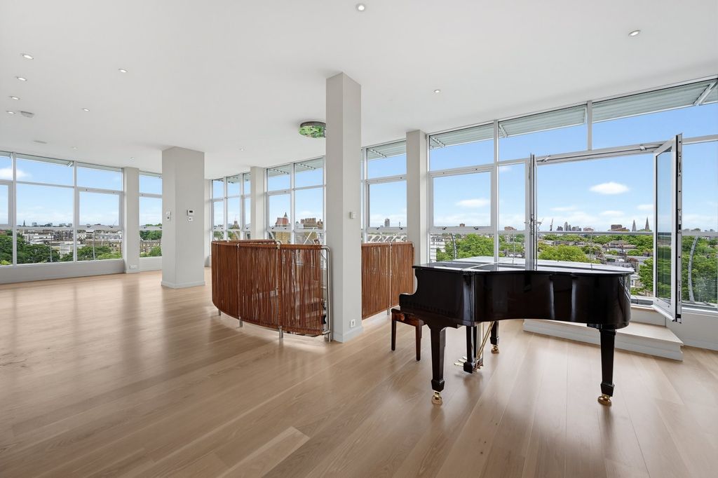 Property photo 3 of 18 Reception Room