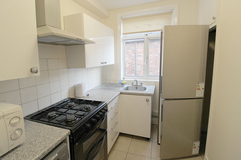 Property photo 3 of 7 Kitchen